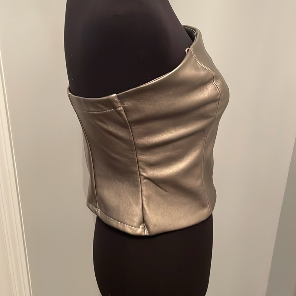 NWT KIRIOUS VEGAN LEATHER ZIP UP STRAPLESS CROP TOP SIZE L - Picture 4 of 7
